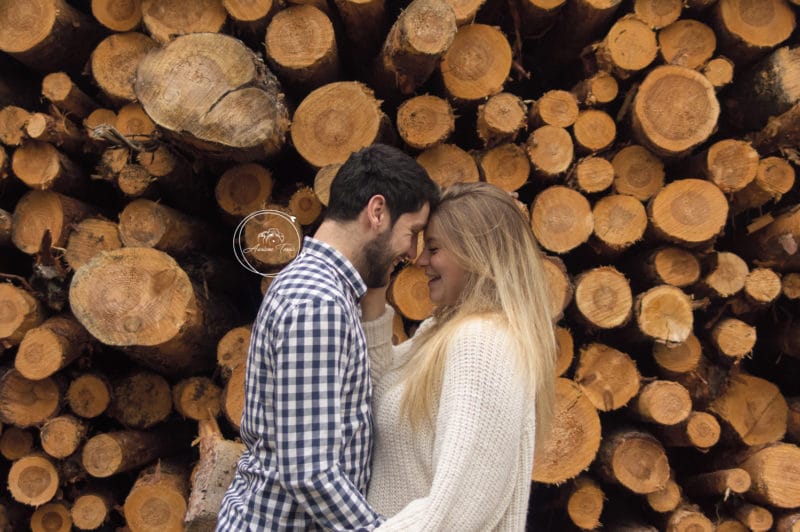 Photo d'un couple dans la nature