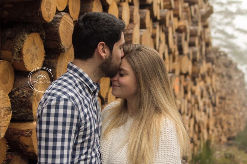 Photo d'un couple dans la nature