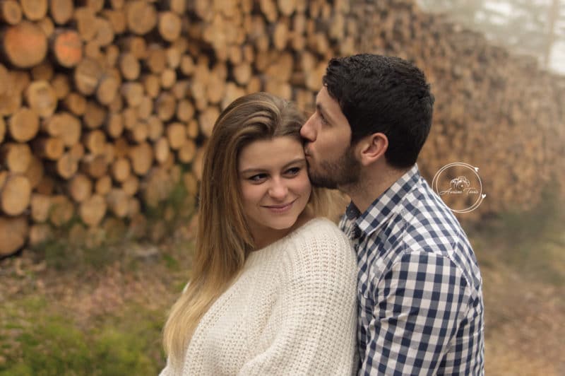 Photo d'un couple dans la nature