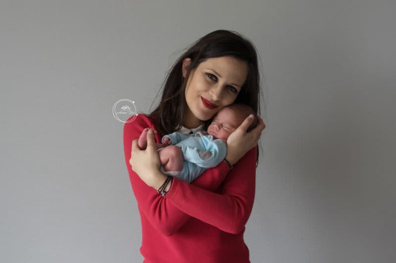 Photo de deux jumeaux avec leur Maman