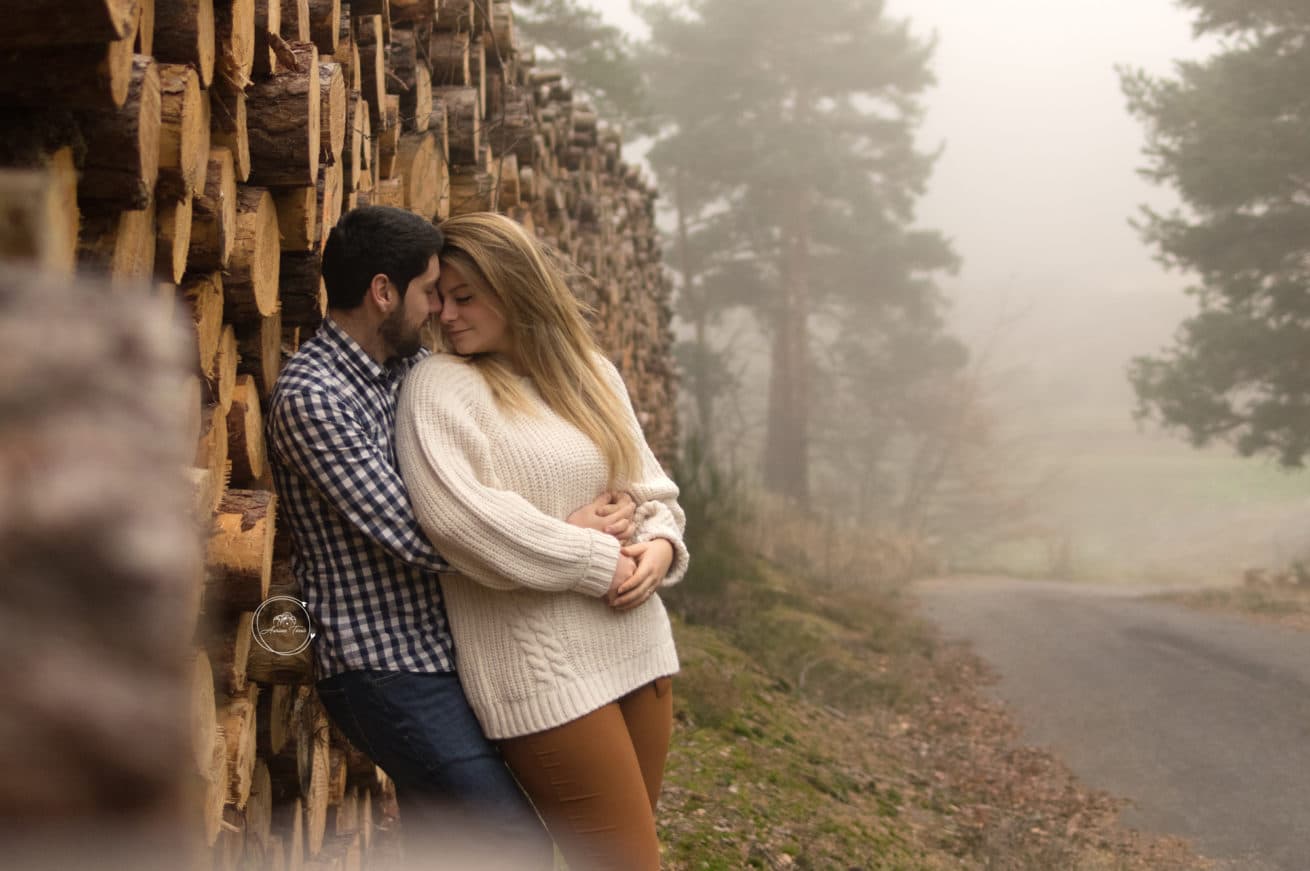 Photo d'un couple dans la nature