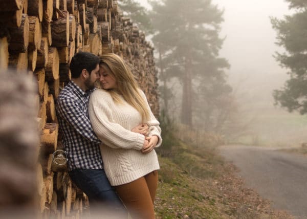 Photo d'un couple dans la nature