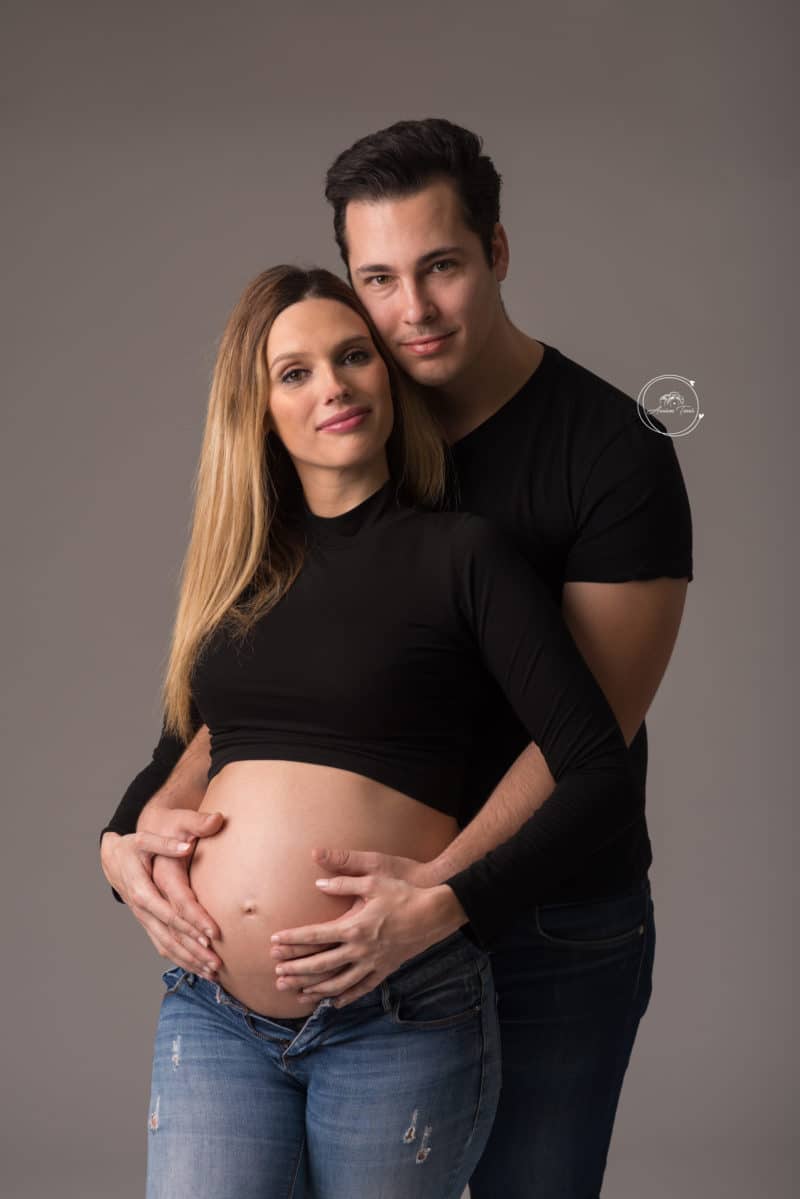 Photo d'une femme enceinte en séance photo