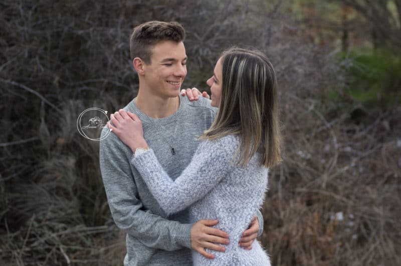 Photo d'un couple dans la nature