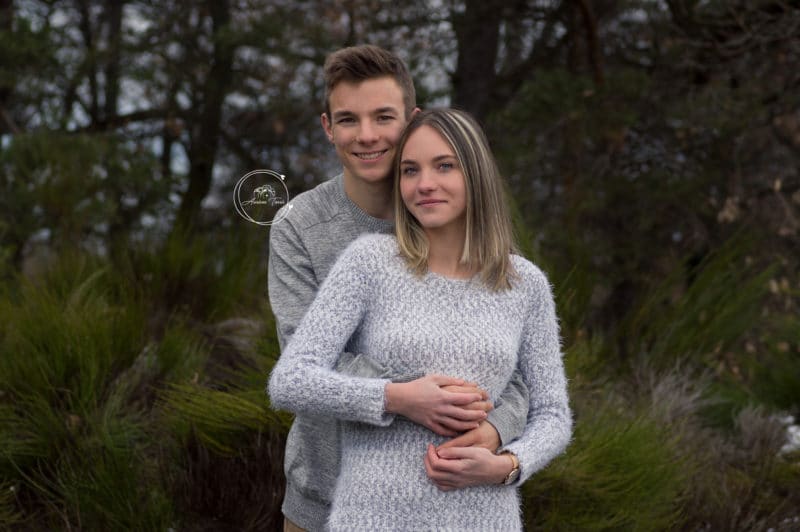 Photo d'un couple dans la nature