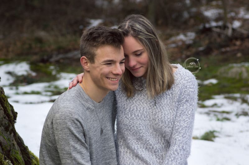 Photo d'un couple dans la nature