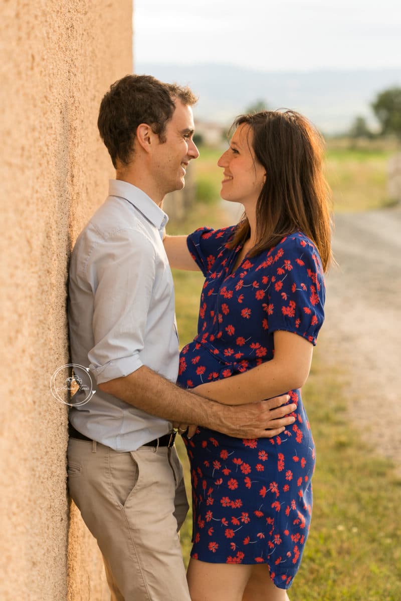 Photo d'une femme enceinte et son mari
