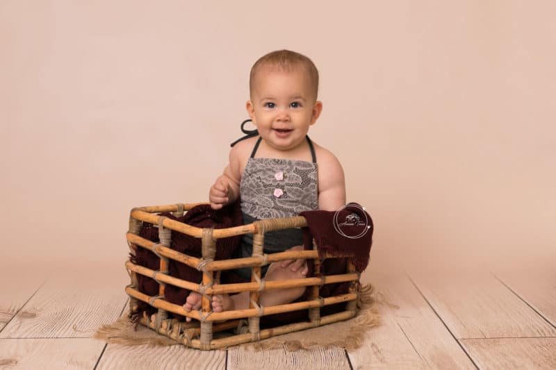 Photo d'une bébé de 10 mois en séance photo