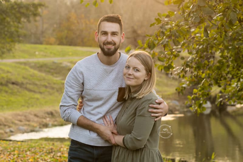 Photo d'un couple au coucher de soleil