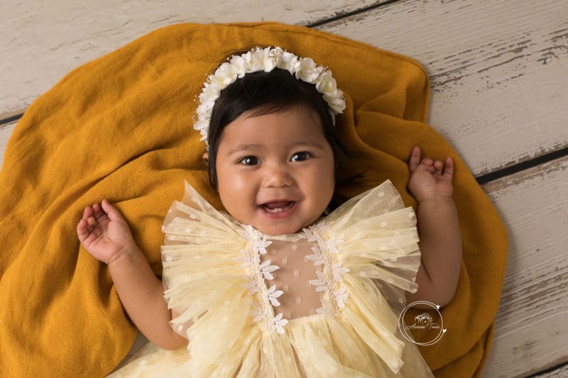 Séance photo d'une petite fille dans une tenue Citron