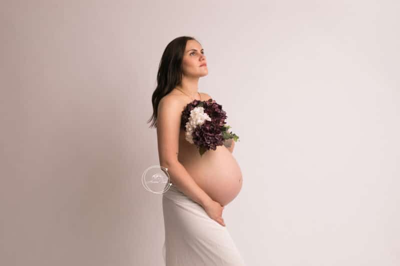 Photo d'une future maman en Séance Grossesse au Studio