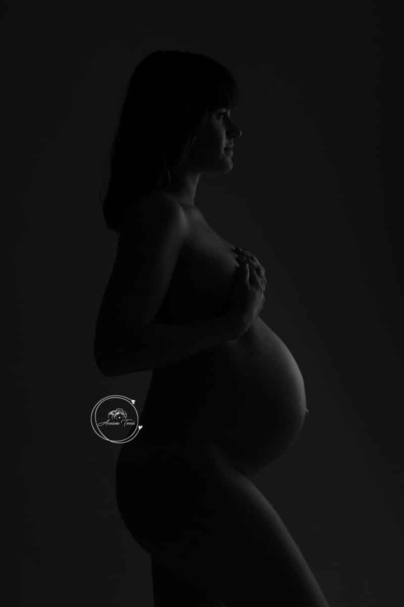 Photo d'une femme enceinte au studio à St Etienne en Noir & Blanc