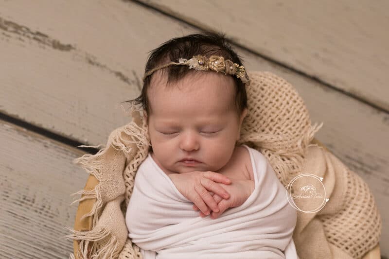 Séance Nouveau-né : photo d'un bébé à Saint-Etienne