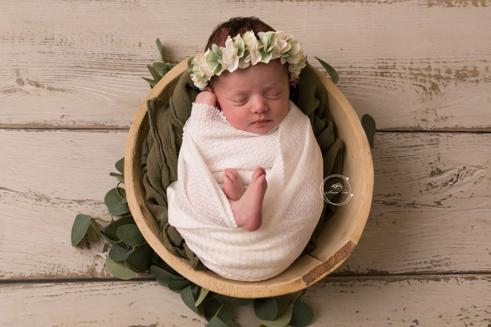 Photo d'un bébé pendant une Séance Nouveau-né Studio Loire