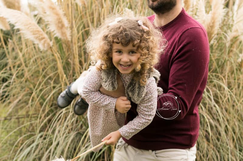 Photo d'une petite fille pendant une Séance photo en Famille (42)