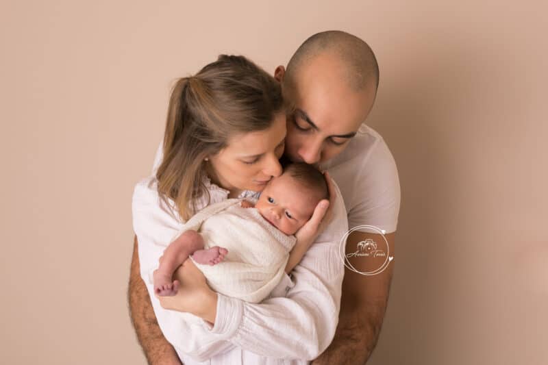 Séance Nouveau-né : photo Famille en studio à Saint-Etienne