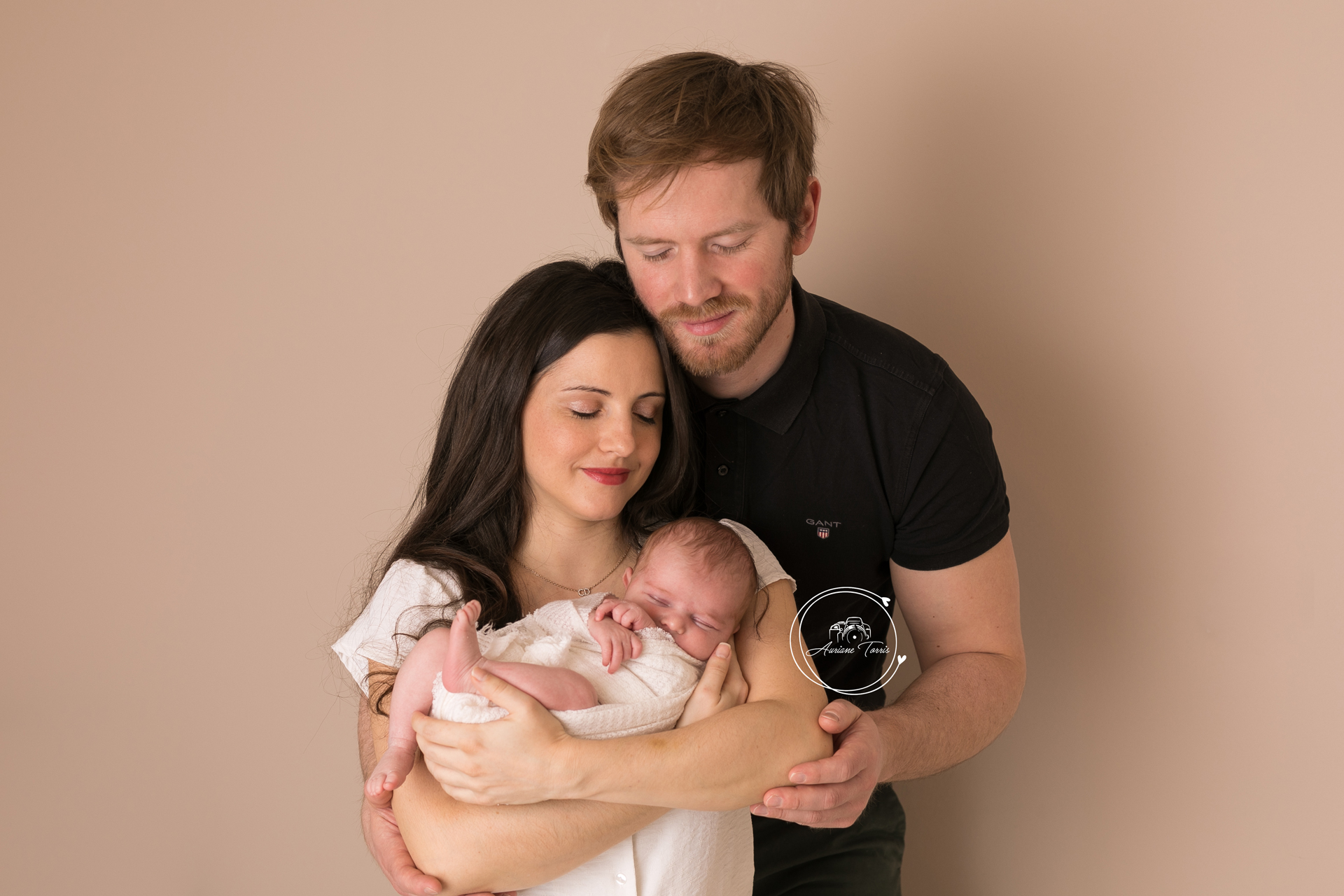 Séance Nouveau-né : photo Famille en studio à Saint-Etienne