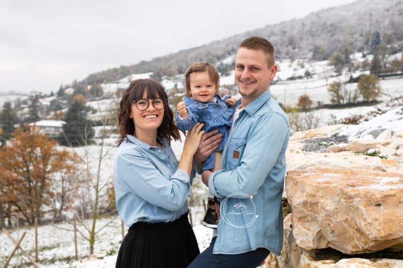 Séance photo Famille en extérieur dans la neige dans la Loire (42) à proximité de Saint-Etienne