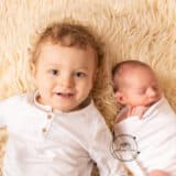 Photo d'un deux frères en Séance Nouveau-né à St Etienne (42)